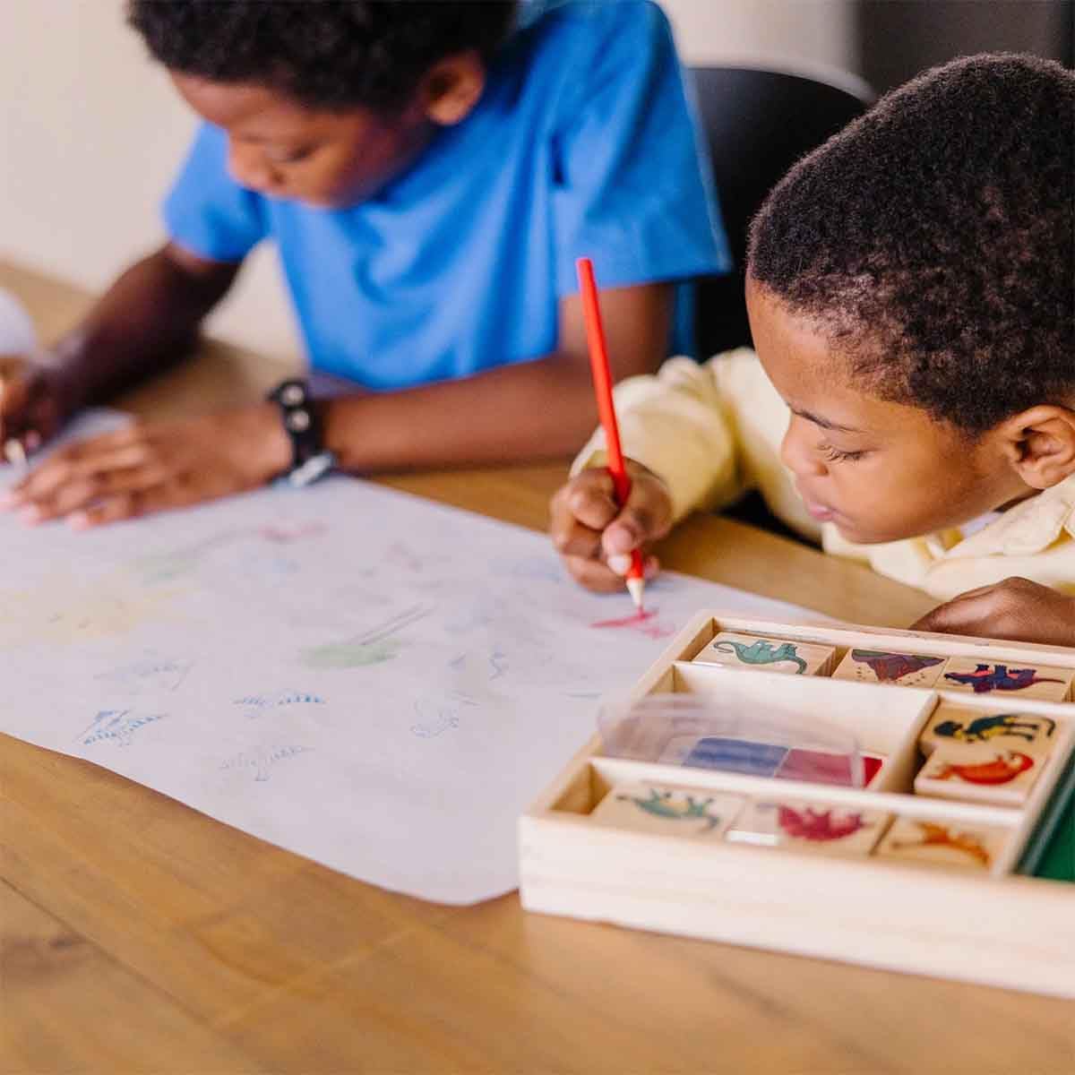 Set de Colorir Melissa & Doug Dinossauros com Carimbos Sunny 7 Set de Colorir Melissa & Doug Dinossauros com Carimbos Sunny - Imagem 7