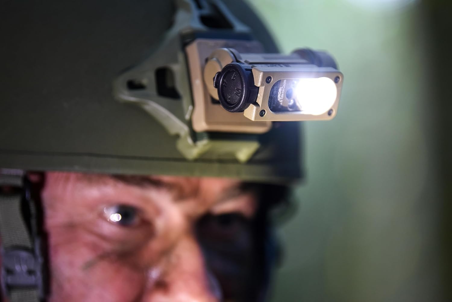 Lanterna Streamlight Sidewinder II Militar LED Compacta Coiote 4 Lanterna Streamlight Sidewinder II Militar LED Compacta Coiote - Imagem 4